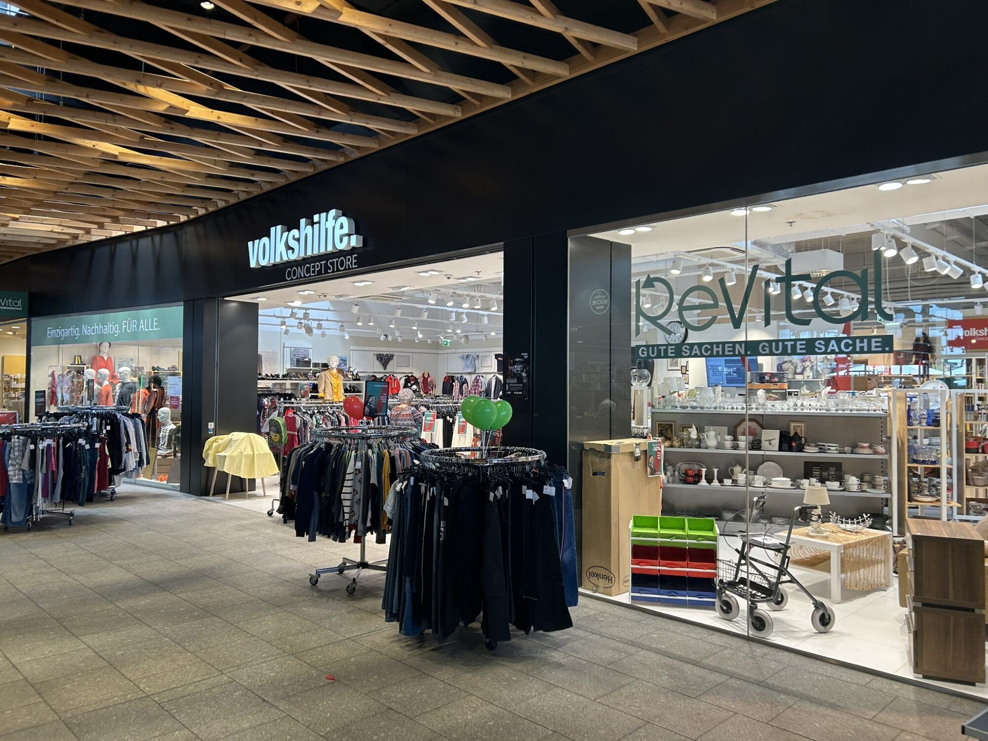 Au&szlig;enansicht des ReVital Volkshilfe Shop im Einkaufszentrum Welaspark in Wels