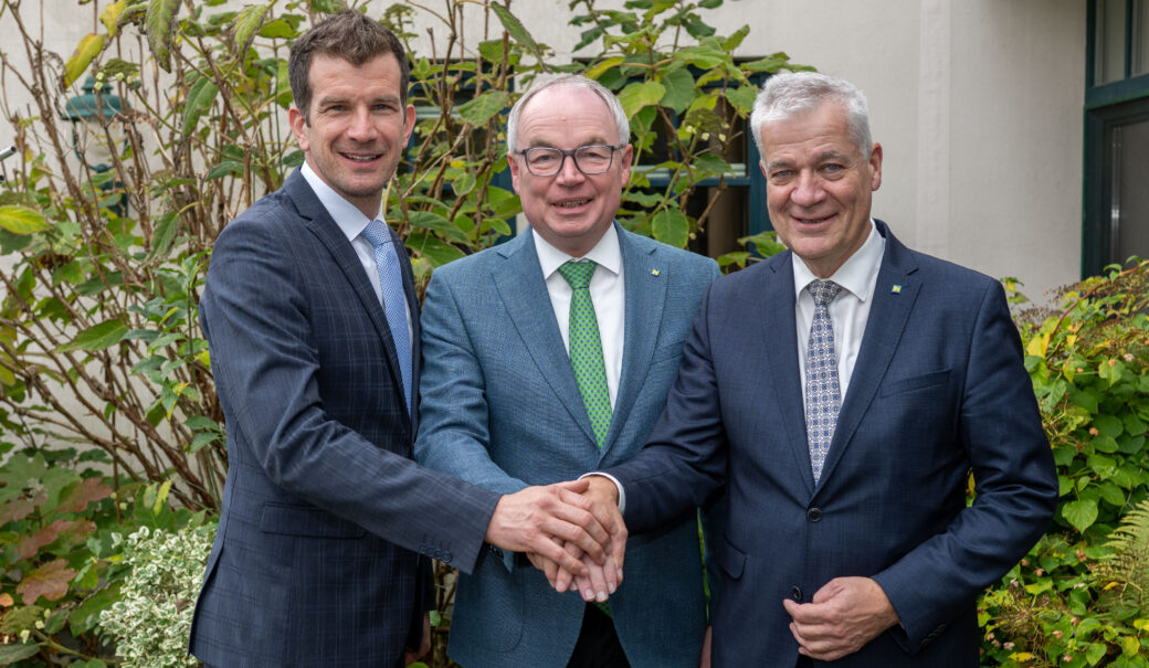 Der neu gew&auml;hlte Pr&auml;sident der N&Ouml; Umweltverb&auml;nde Bgm. Ing. Dr. Christian Macho, MSc gemeinsam mit LH-Stellvertreter Dr. Stephan Pernkopf und dem Ehrenpr&auml;sidenten Landesrat Anton Kasser.